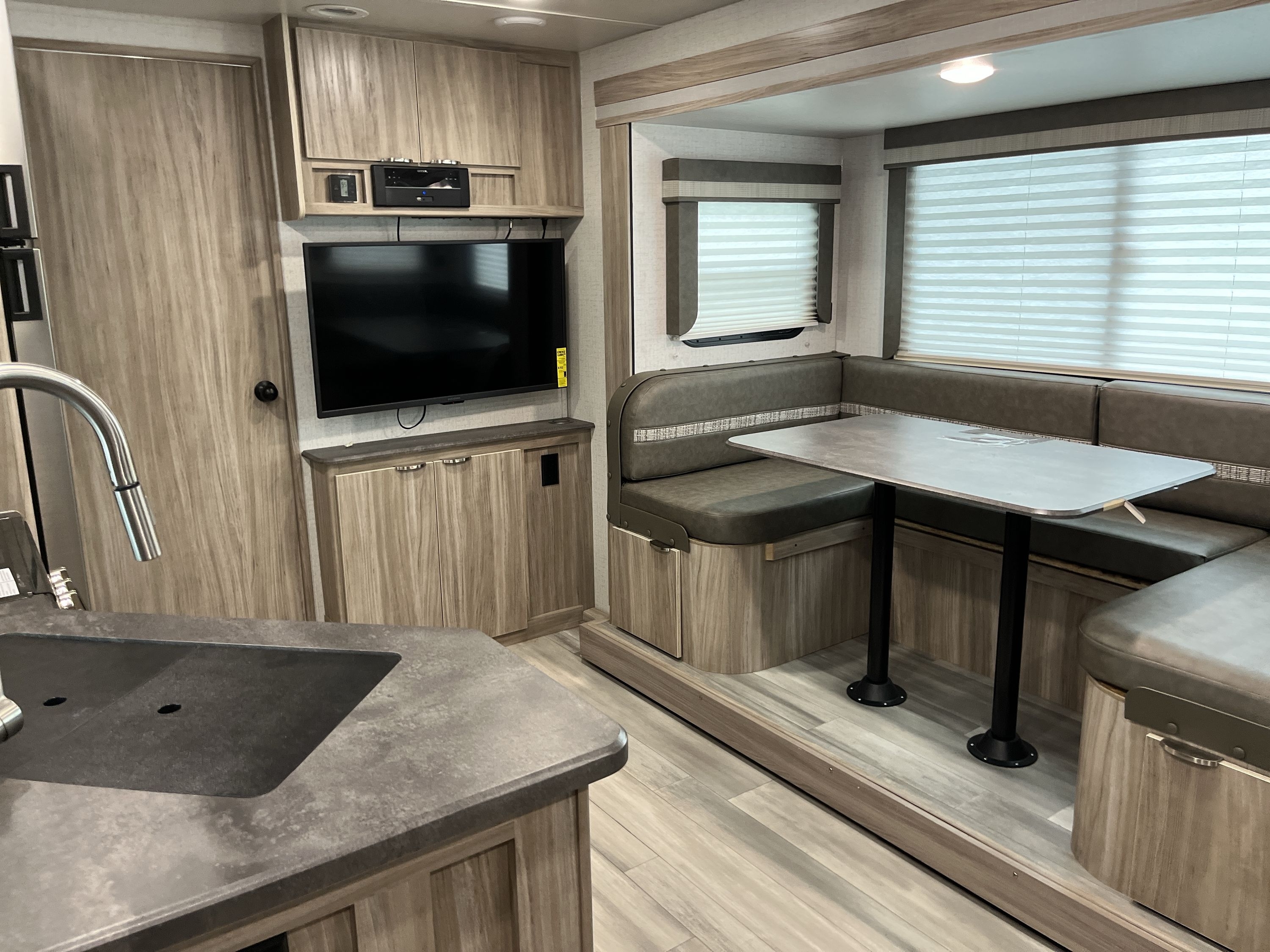 2022 Winnebago MINNIE 2201MB in branson MO