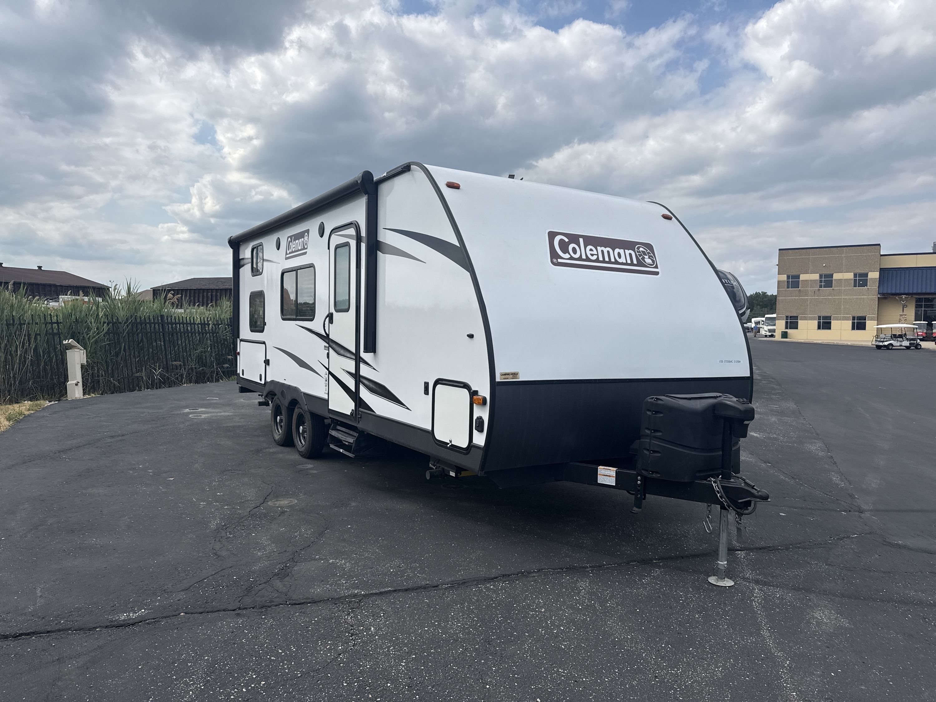 2020 Coleman COLEMAN LIGHT LX 2125BH in sturtevant WI