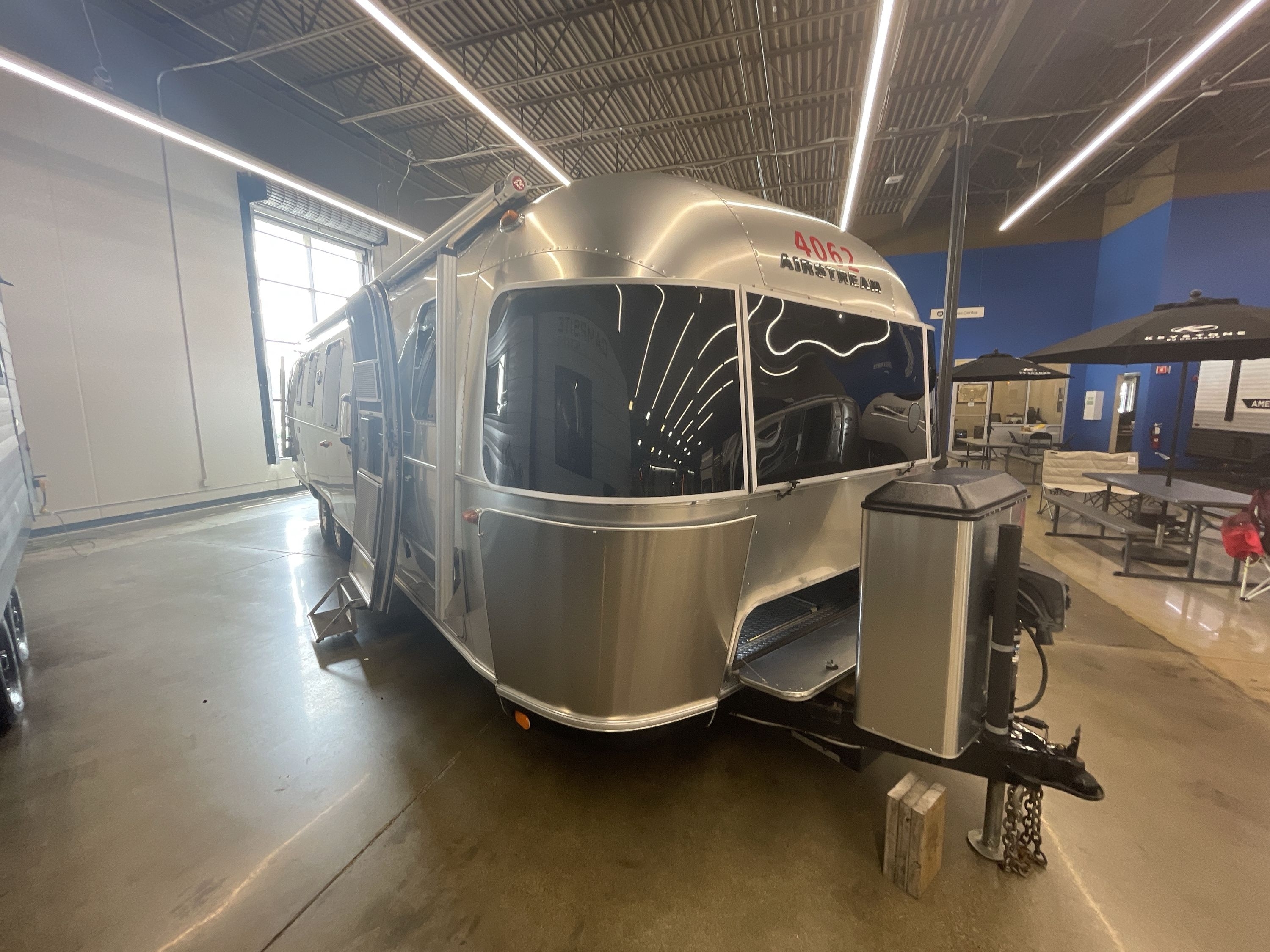 2018 Airstream CLASSIC 33FB TWIN in lakeville MN