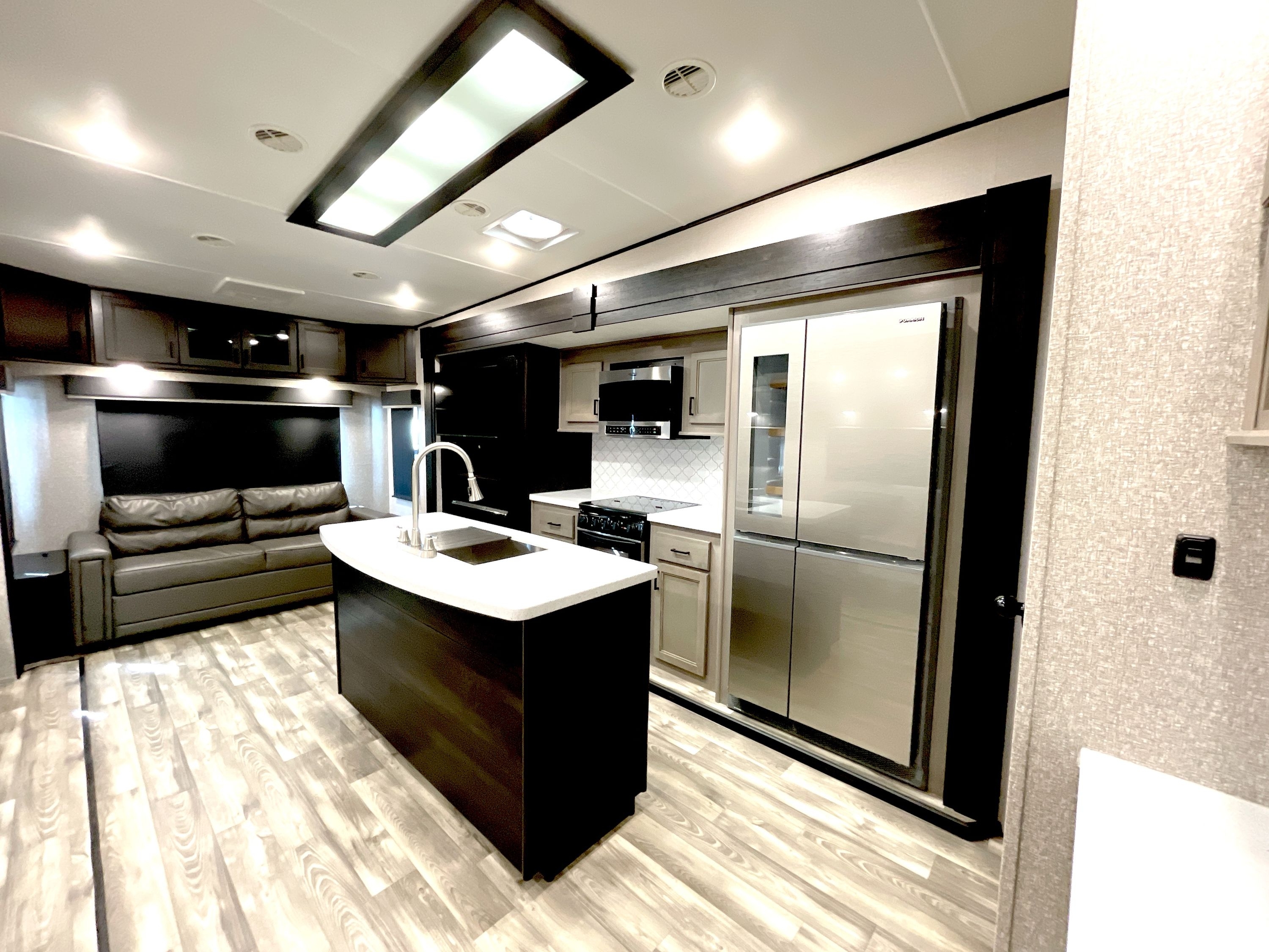 2022 Highland Ridge MESA RIDGE XLT 294RLS in harrisburg PA