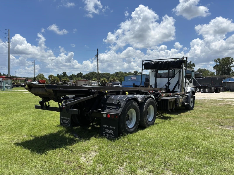 2012 MACK GRANITE GU813
