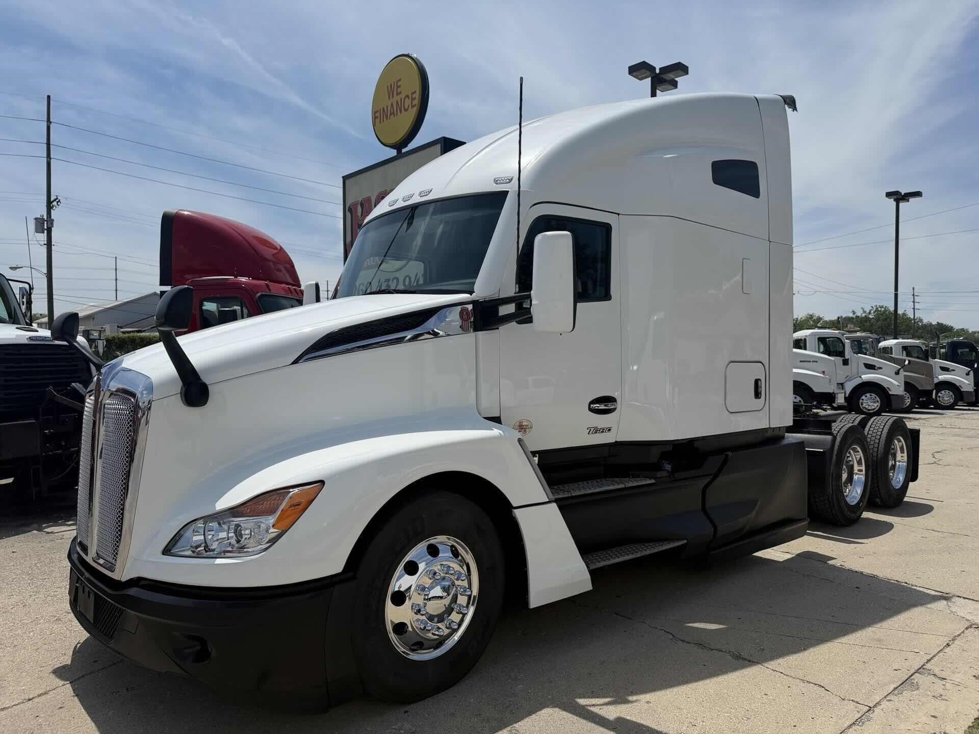 2024 KENWORTH T680 in Fort Wayne, IN