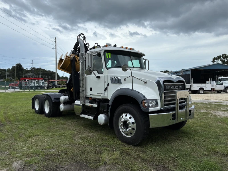 2017 MACK GRANITE GU713