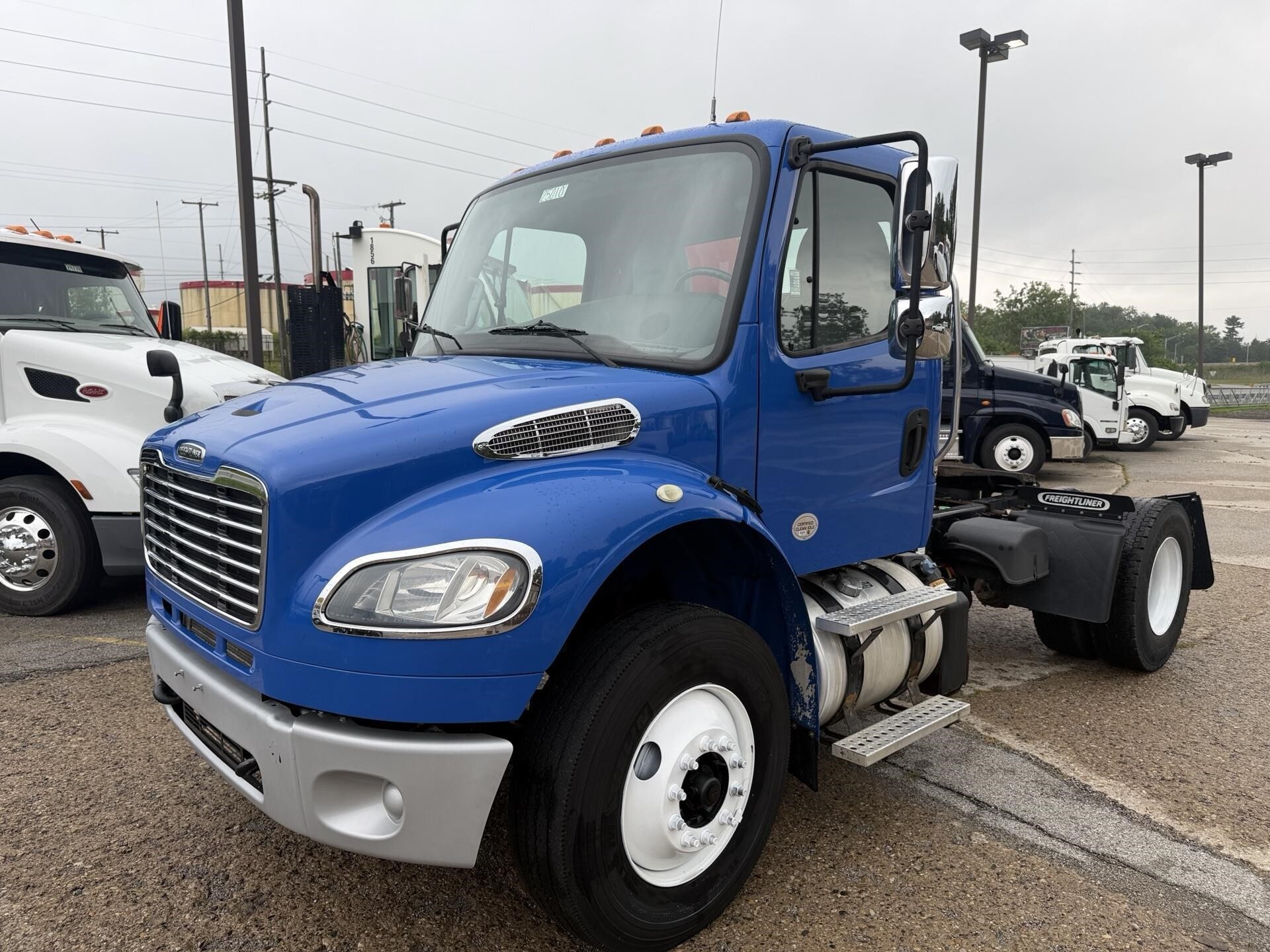 2017 FREIGHTLINER BUSINESS CLASS M2 106 in Fort Wayne, IN