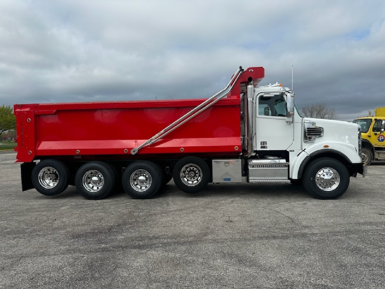 2022 FREIGHTLINER 122 SD in Saginaw, MI