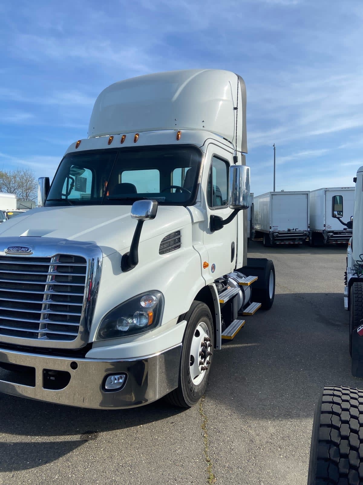 2018 FREIGHTLINER CASCADIA 113 in Santa Fe Springs, CA