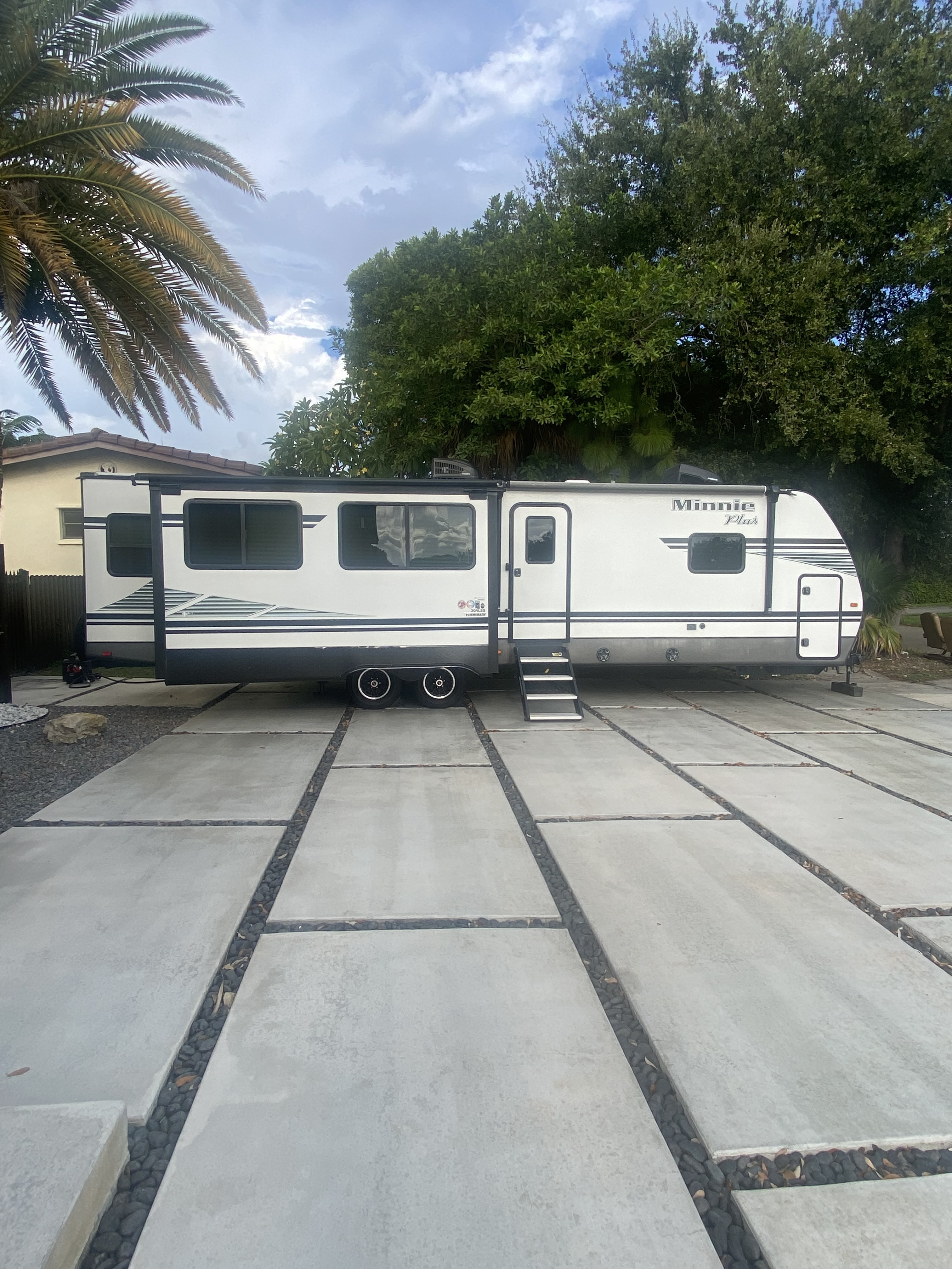 2020 Winnebago MINNIE PLUS 30RLSS in miami FL
