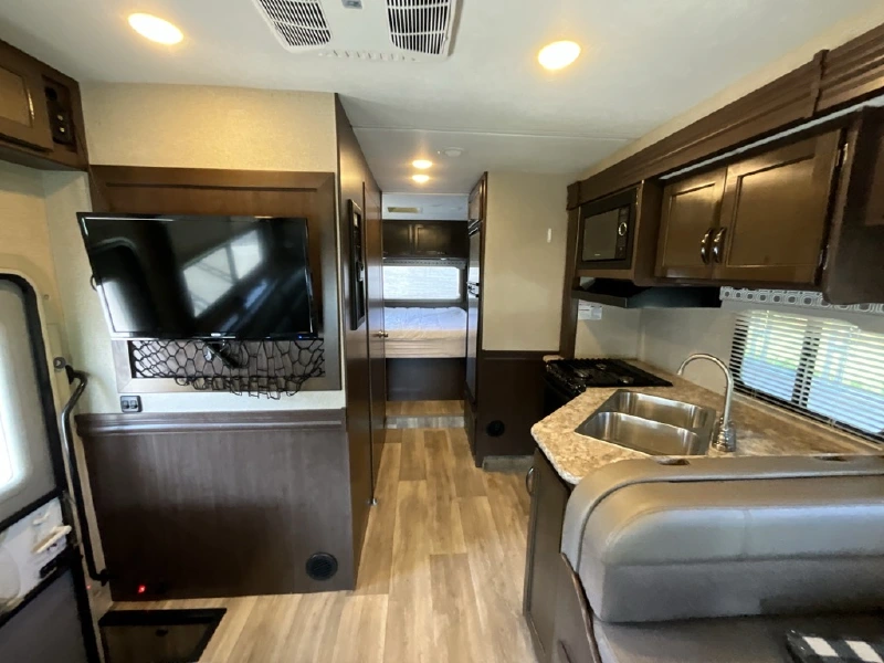2018 THOR MOTOR COACH FOUR WINDS 28Z