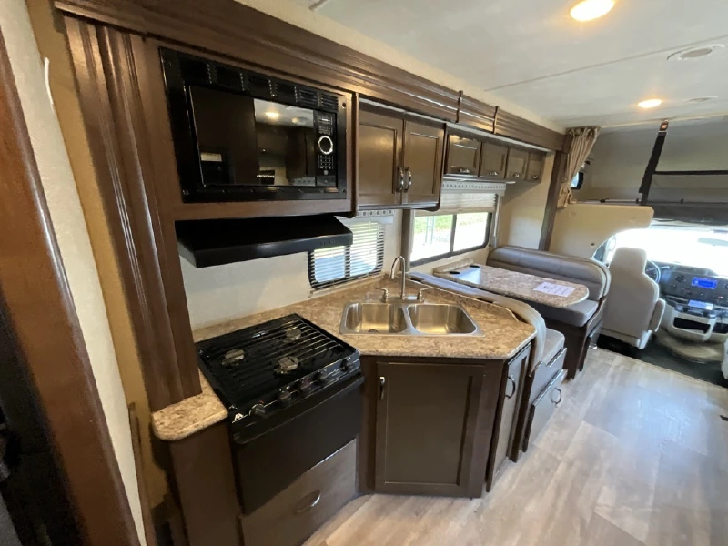 2018 THOR MOTOR COACH FOUR WINDS 28Z
