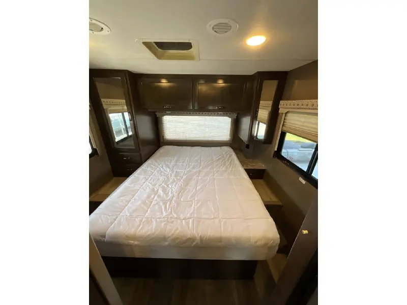 2018 THOR MOTOR COACH FOUR WINDS 28Z
