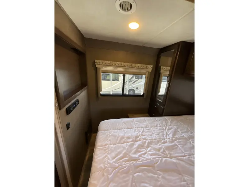 2018 THOR MOTOR COACH FOUR WINDS 28Z