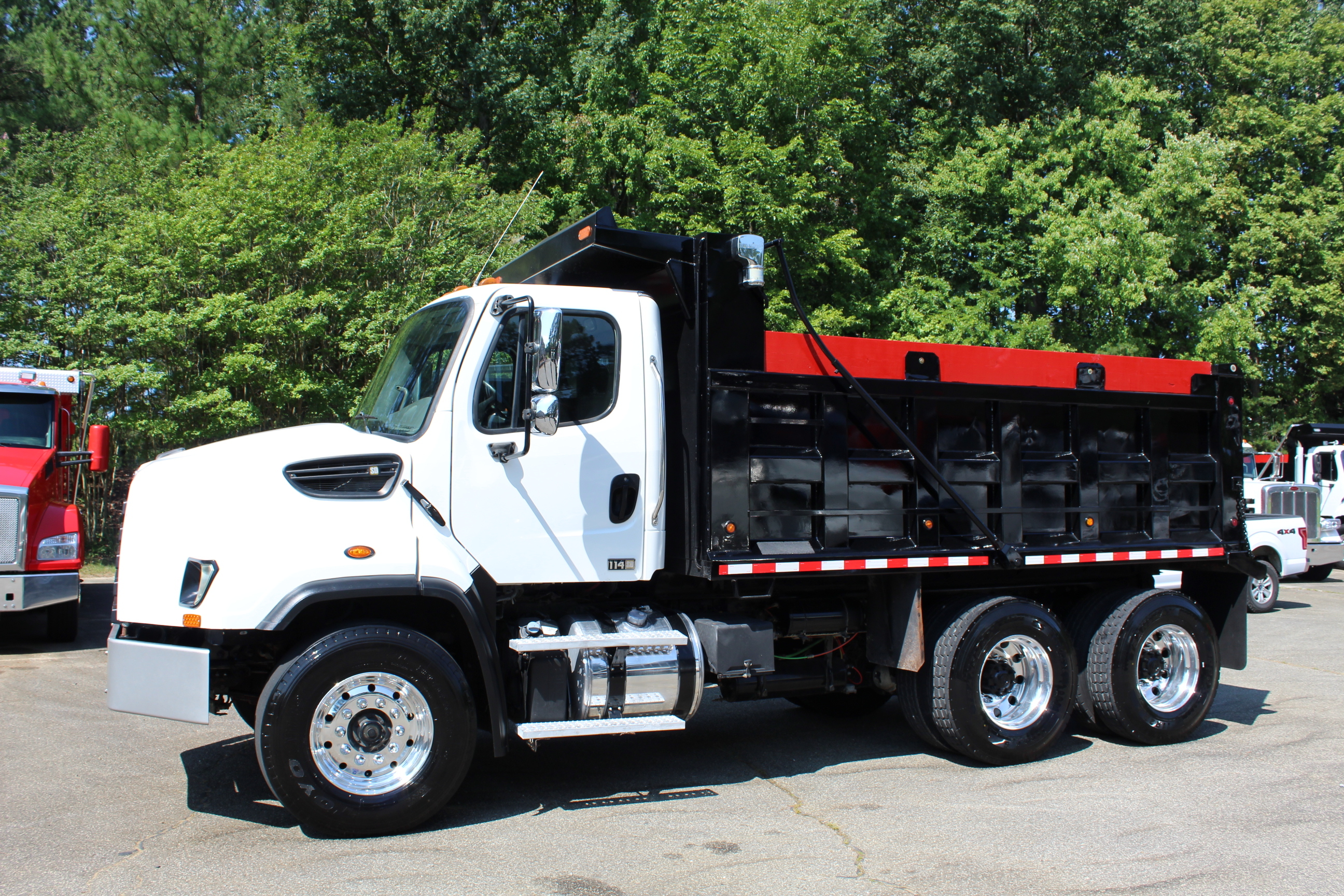 2018 FREIGHTLINER 114 SD in Mc Leansville, NC