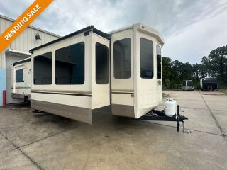 2016 FOREST RIVER CEDAR CREEK COTTAGE 40CCK