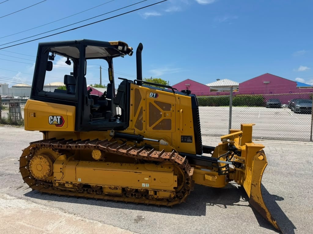 2023 CATERPILLAR D1 in Fort Lauderdale, FL