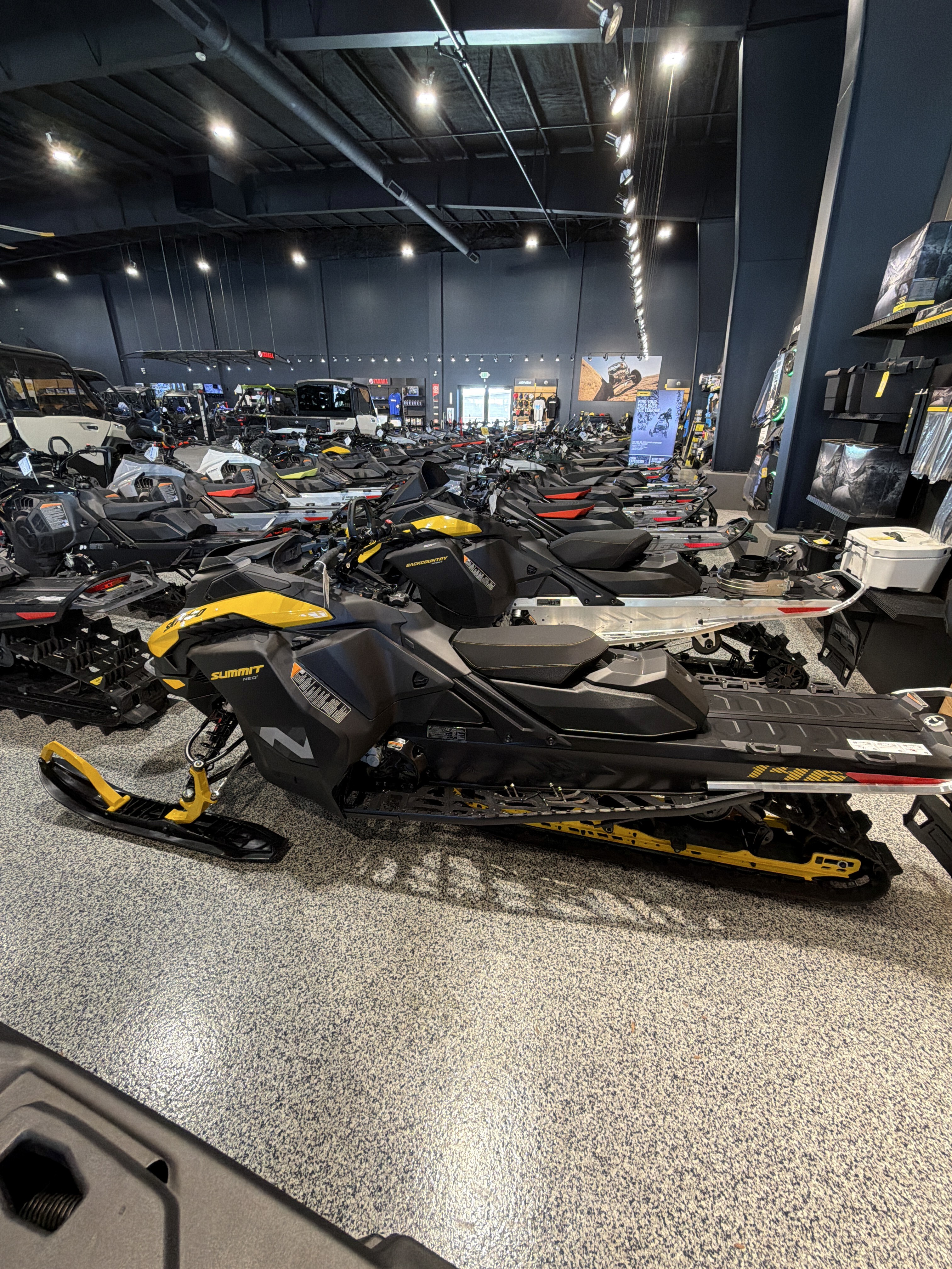 2026 Ski-Doo Summit NEO+ 600 EFI ES Hurricane 1.75 w/ FlexEdge HAC BASE in fairview UT