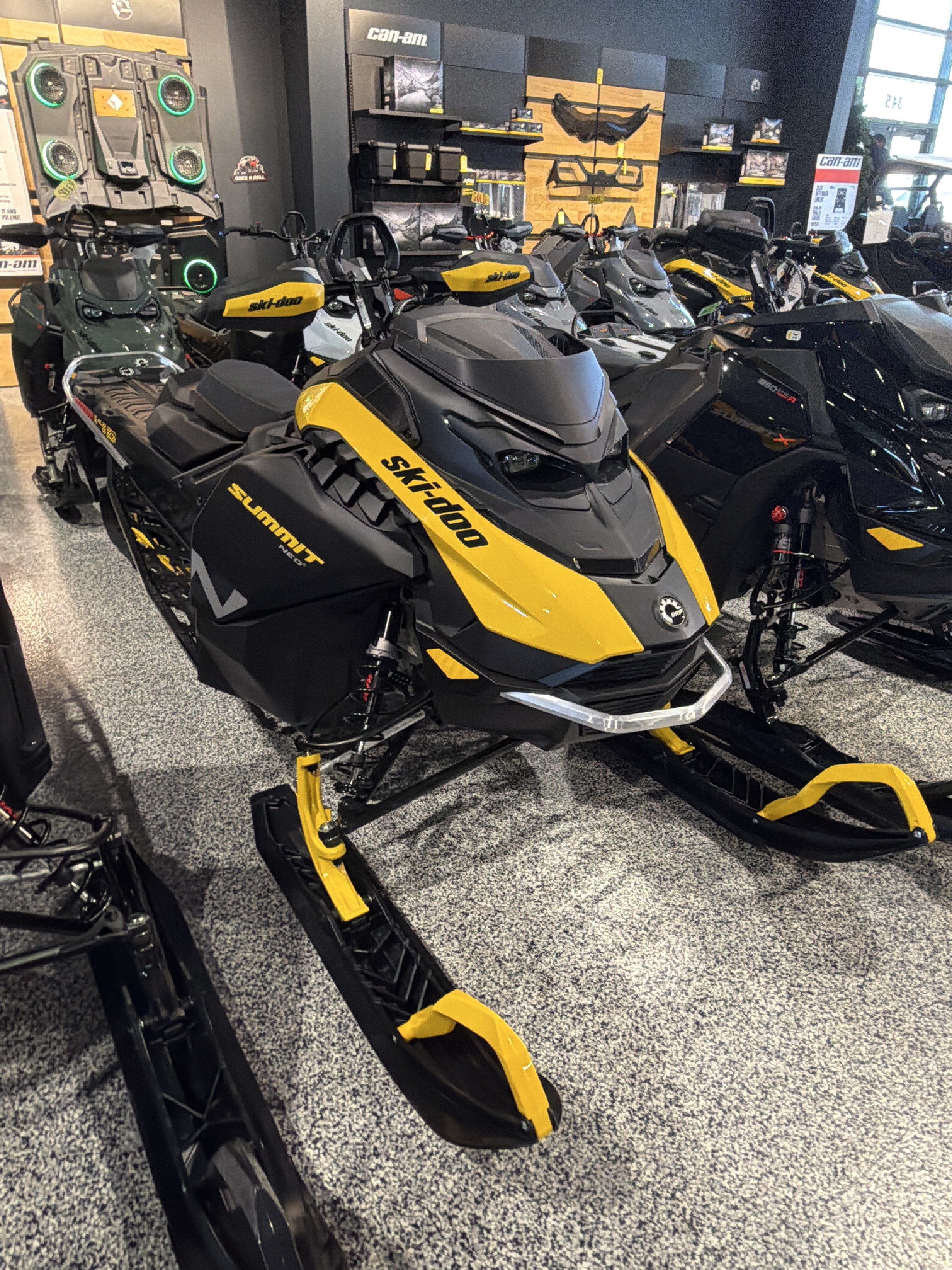 2026 Ski-Doo Summit NEO+ 600 EFI ES Hurricane 1.75 w/ FlexEdge HAC BASE in fairview UT