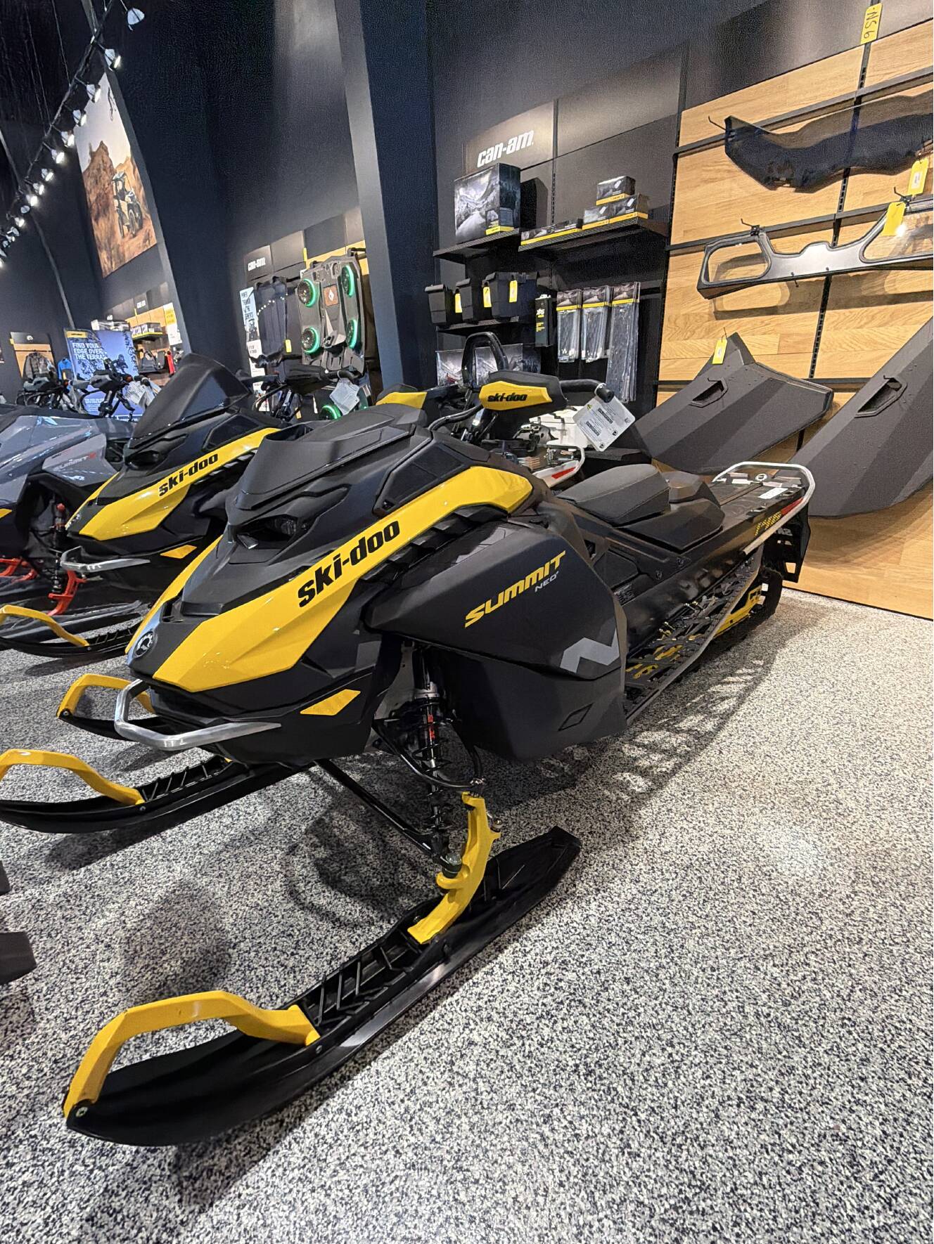 A photo of this 2026 Ski-Doo Summit NEO 600 EFI ES Hurricane 1.75 w/ FlexEdge HAC