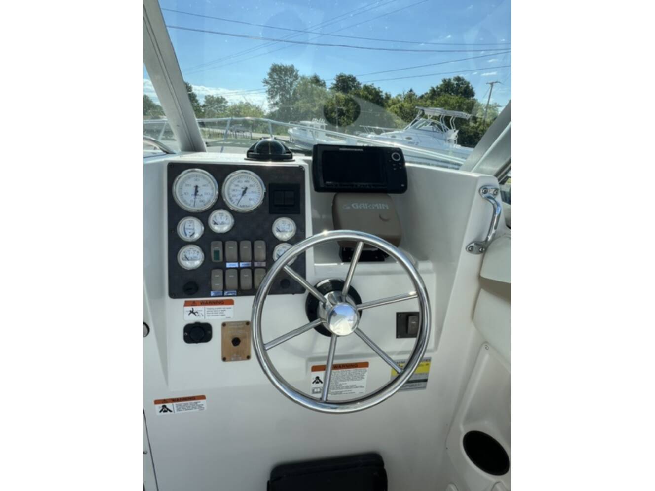 A photo of this 2004 Seaswirl 2601 WALKAROUND