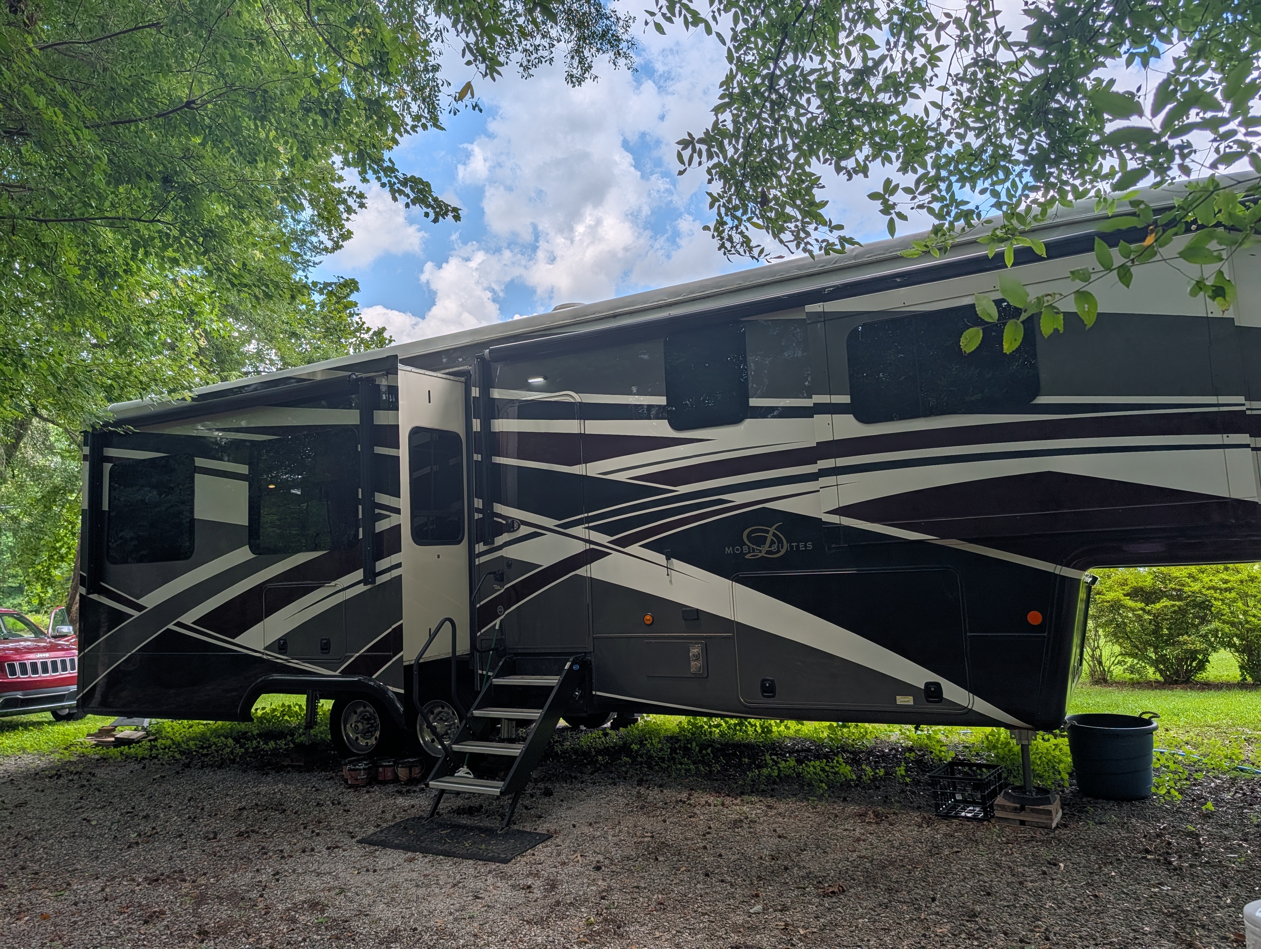 2017 DRV MOBILE SUITES 38RSSA in vance AL