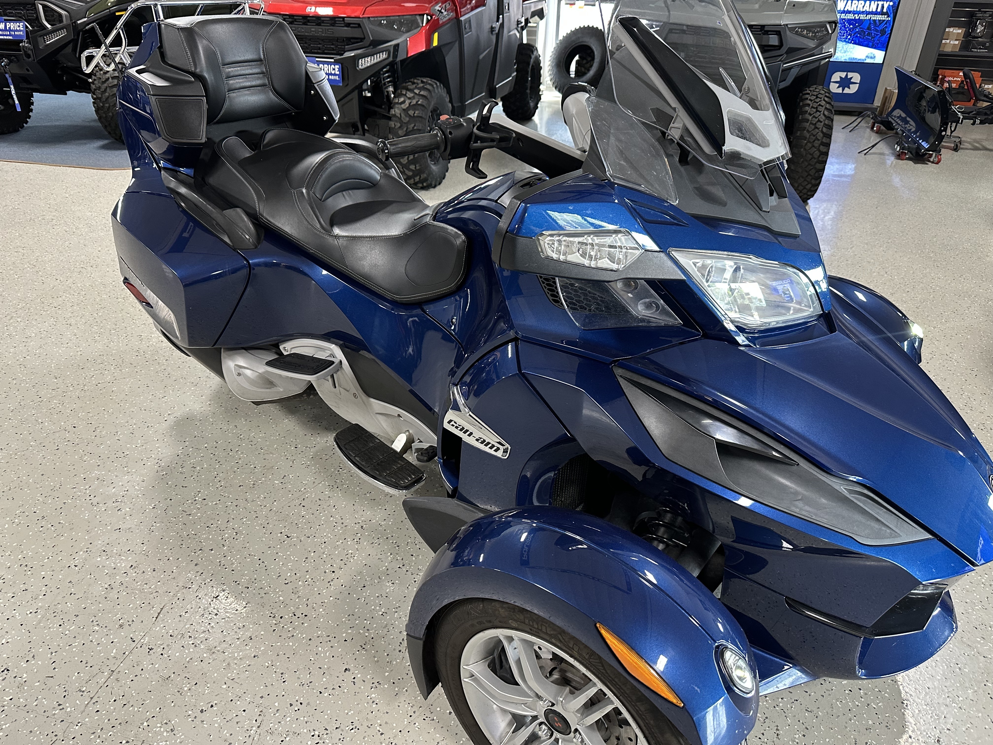 2011 Can-Am Spyder® RT Audio & Convenience SE5 BASE in Antigo, WI