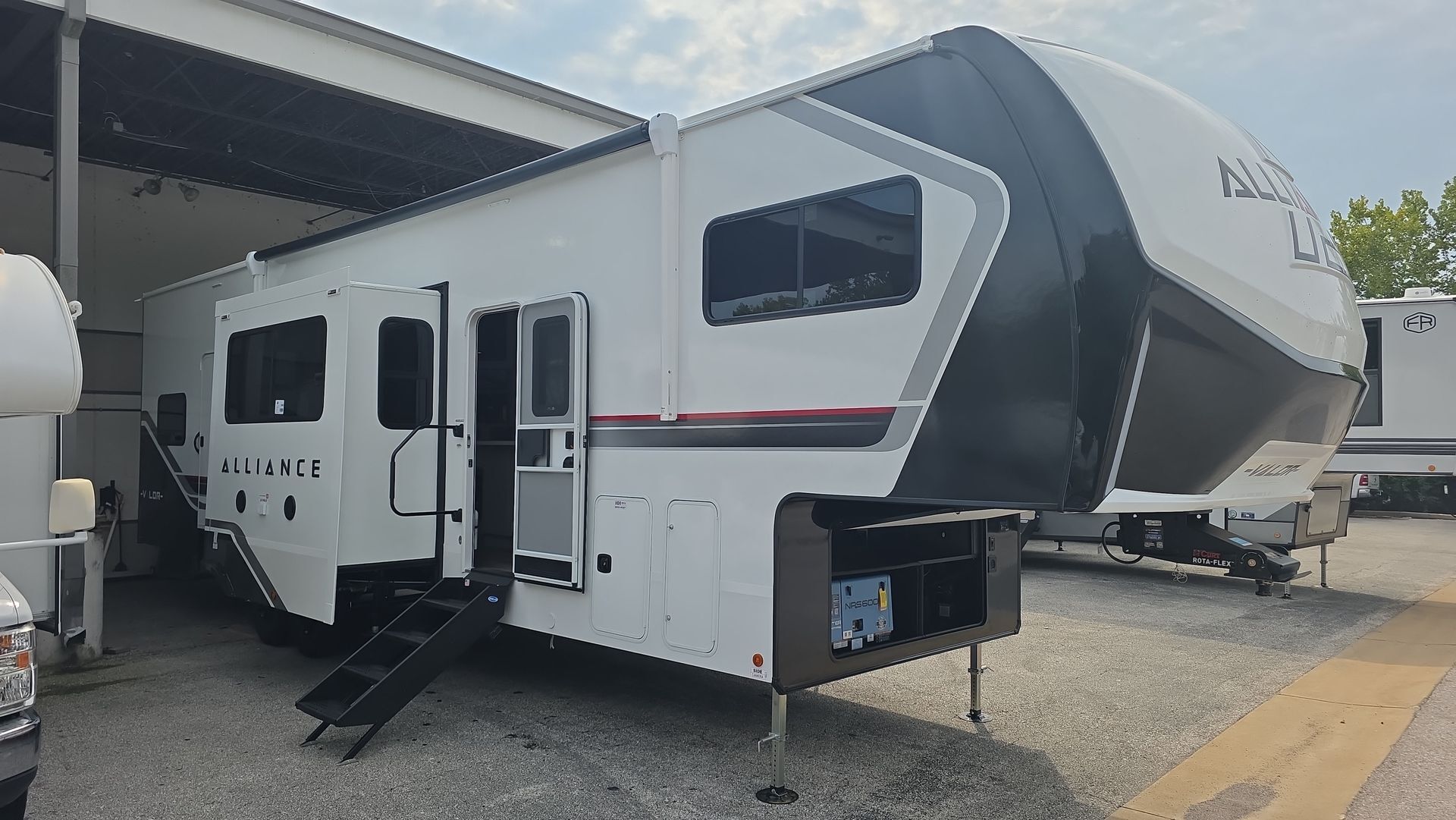 2027 Alliance Rv Valor 35A14 in eureka MO
