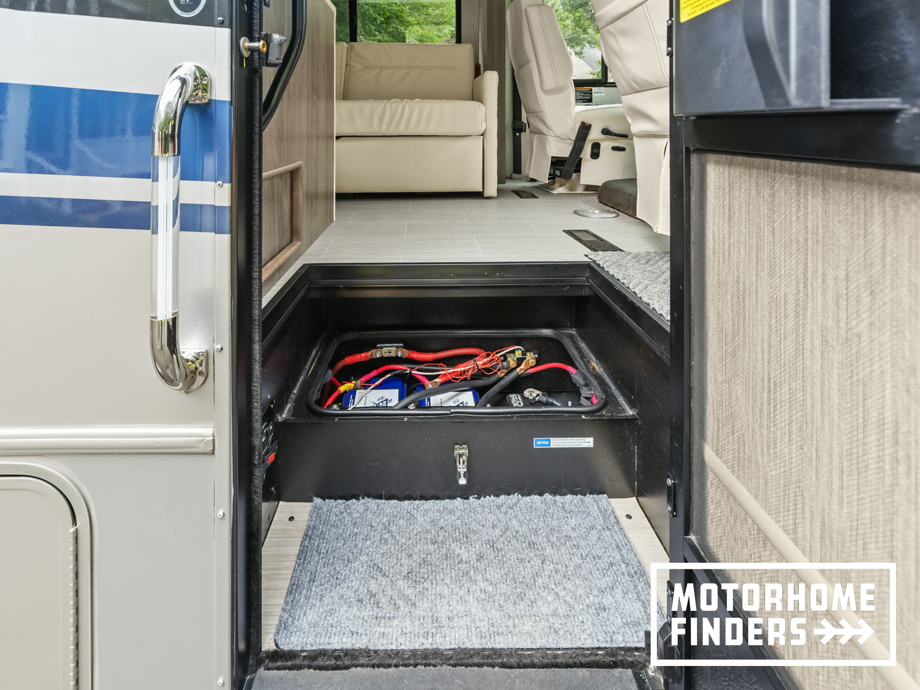 2022 Winnebago ADVENTURER 29B in hudson NH