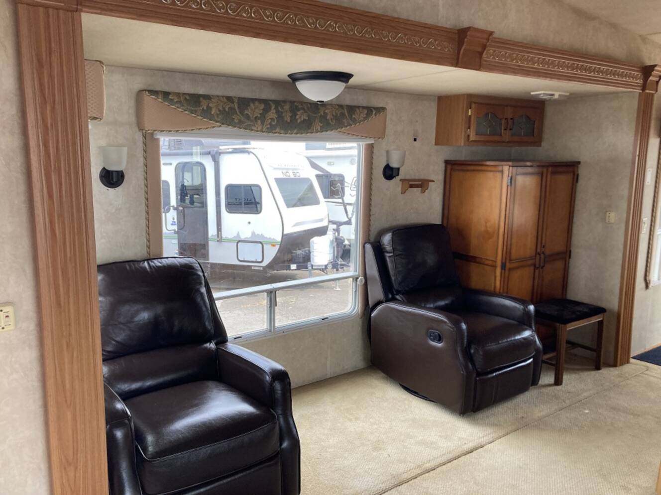 A photo of this 2006 Nuwa HITCHHIKER 36CKRD