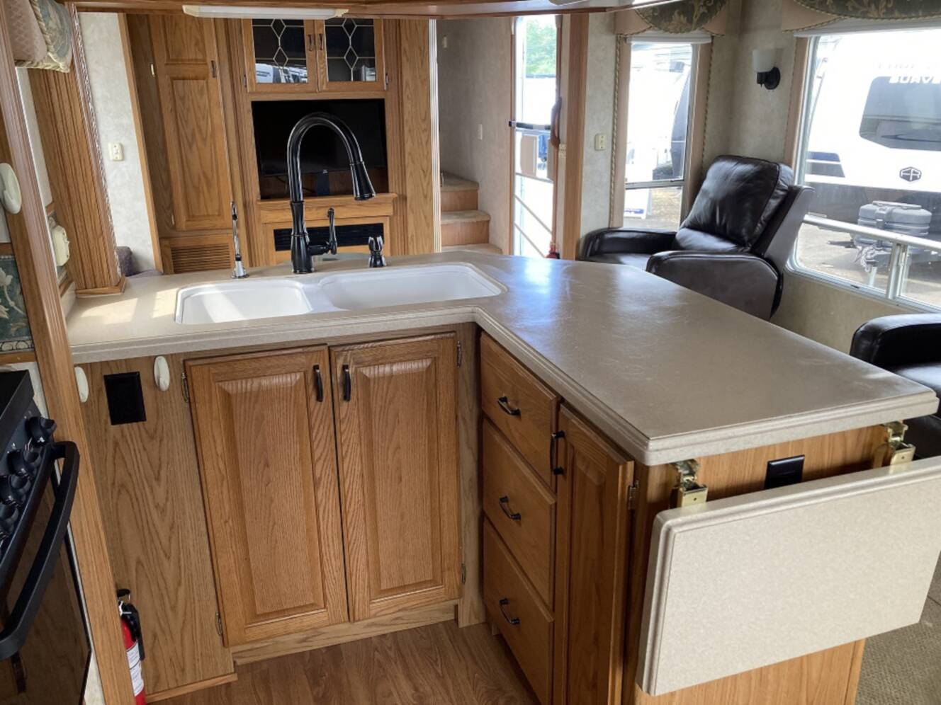A photo of this 2006 Nuwa HITCHHIKER 36CKRD