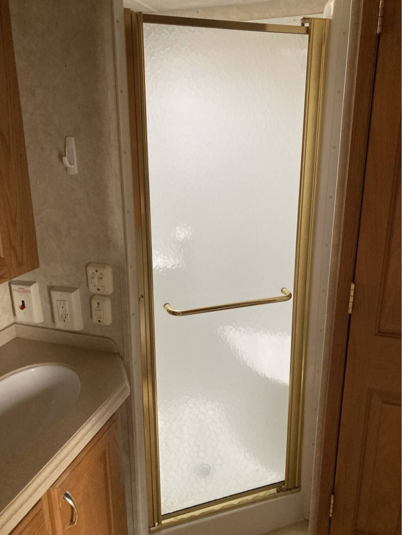 A photo of this 2006 Nuwa HITCHHIKER 36CKRD