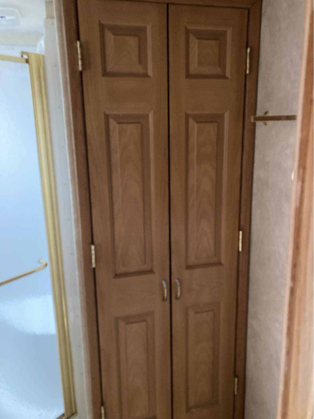 A photo of this 2006 Nuwa HITCHHIKER 36CKRD