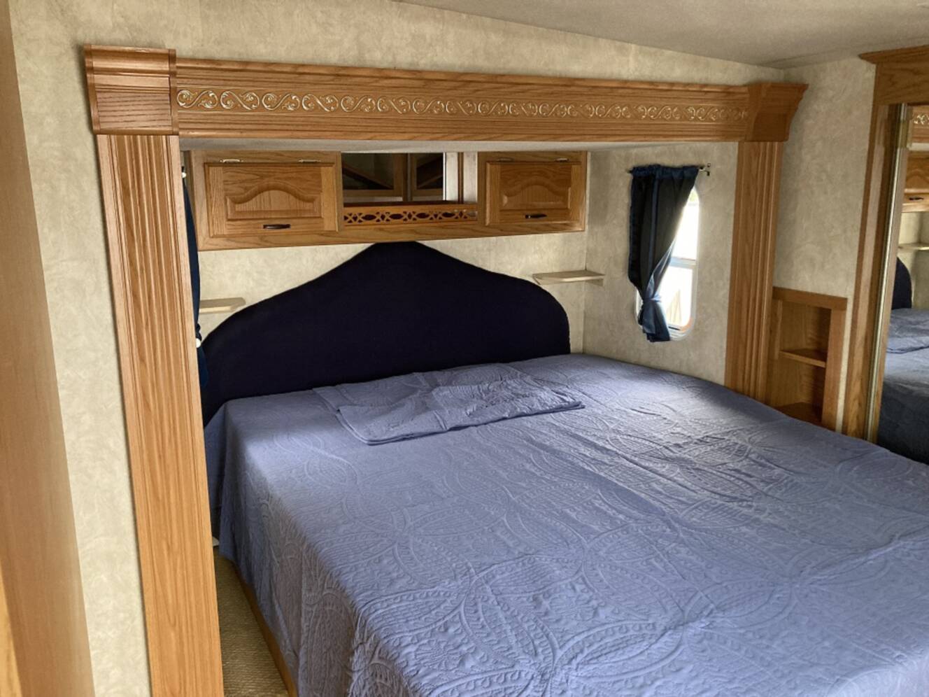 A photo of this 2006 Nuwa HITCHHIKER 36CKRD