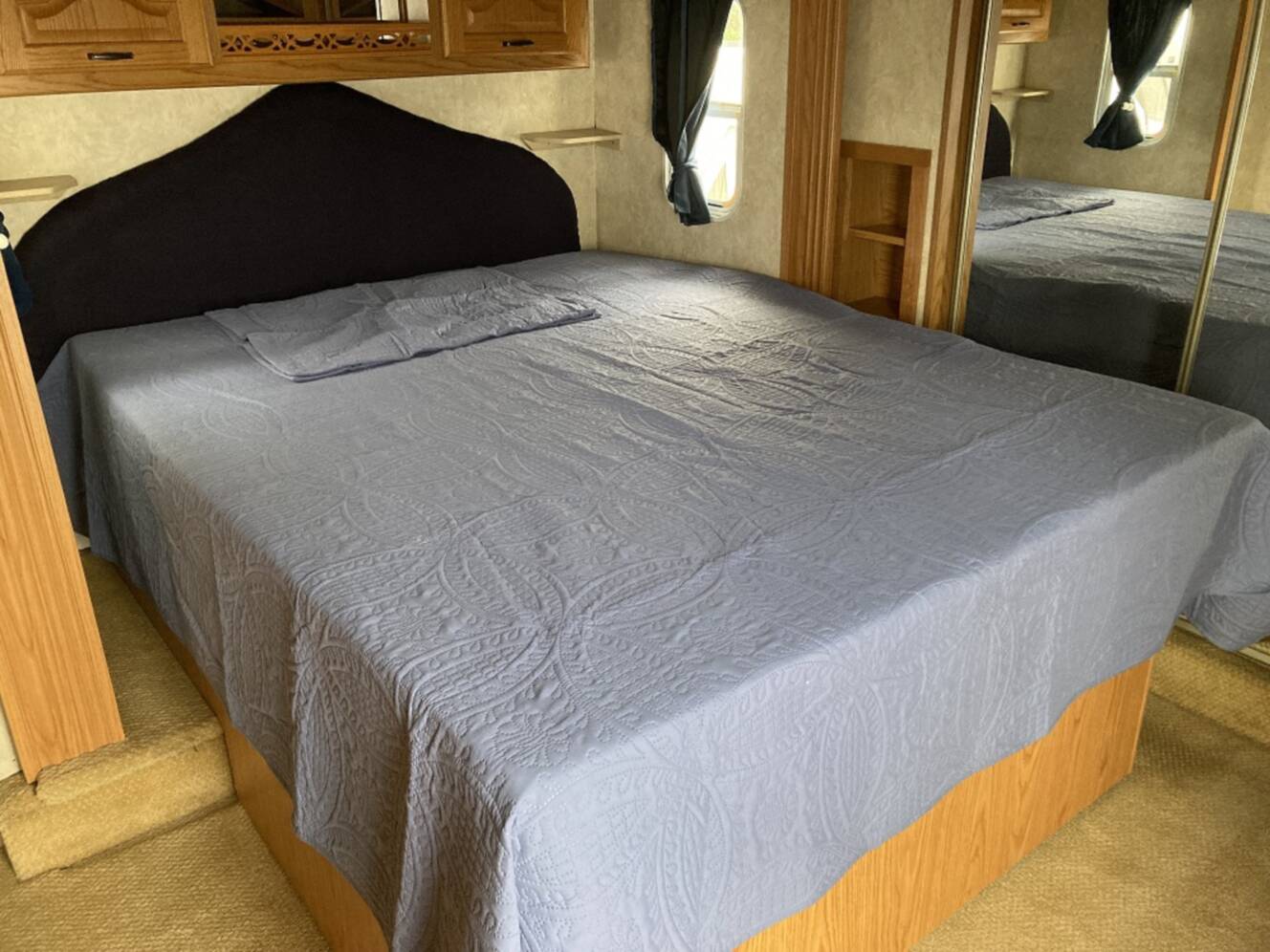 A photo of this 2006 Nuwa HITCHHIKER 36CKRD