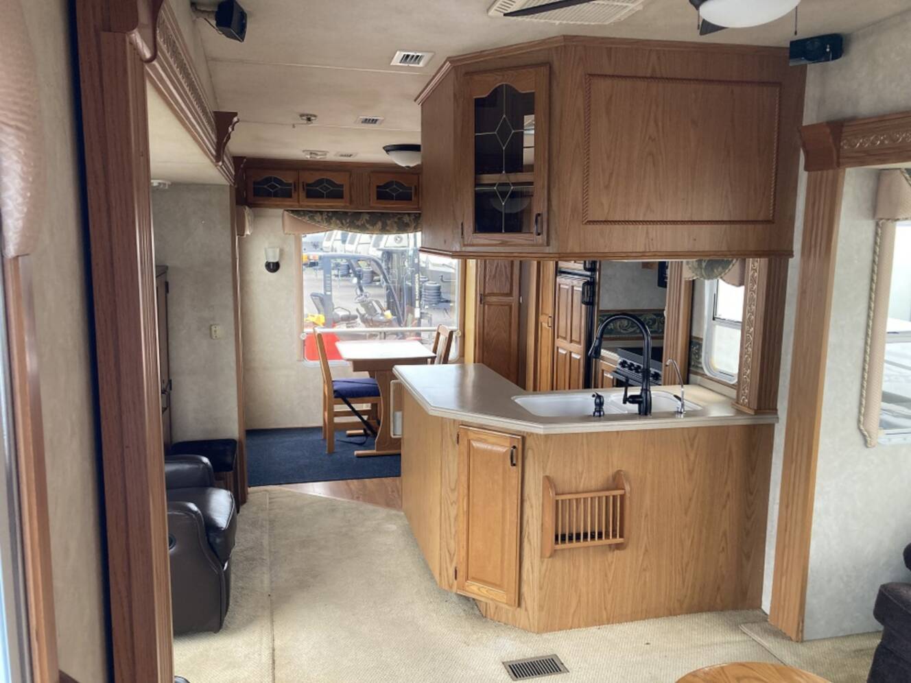 A photo of this 2006 Nuwa HITCHHIKER 36CKRD