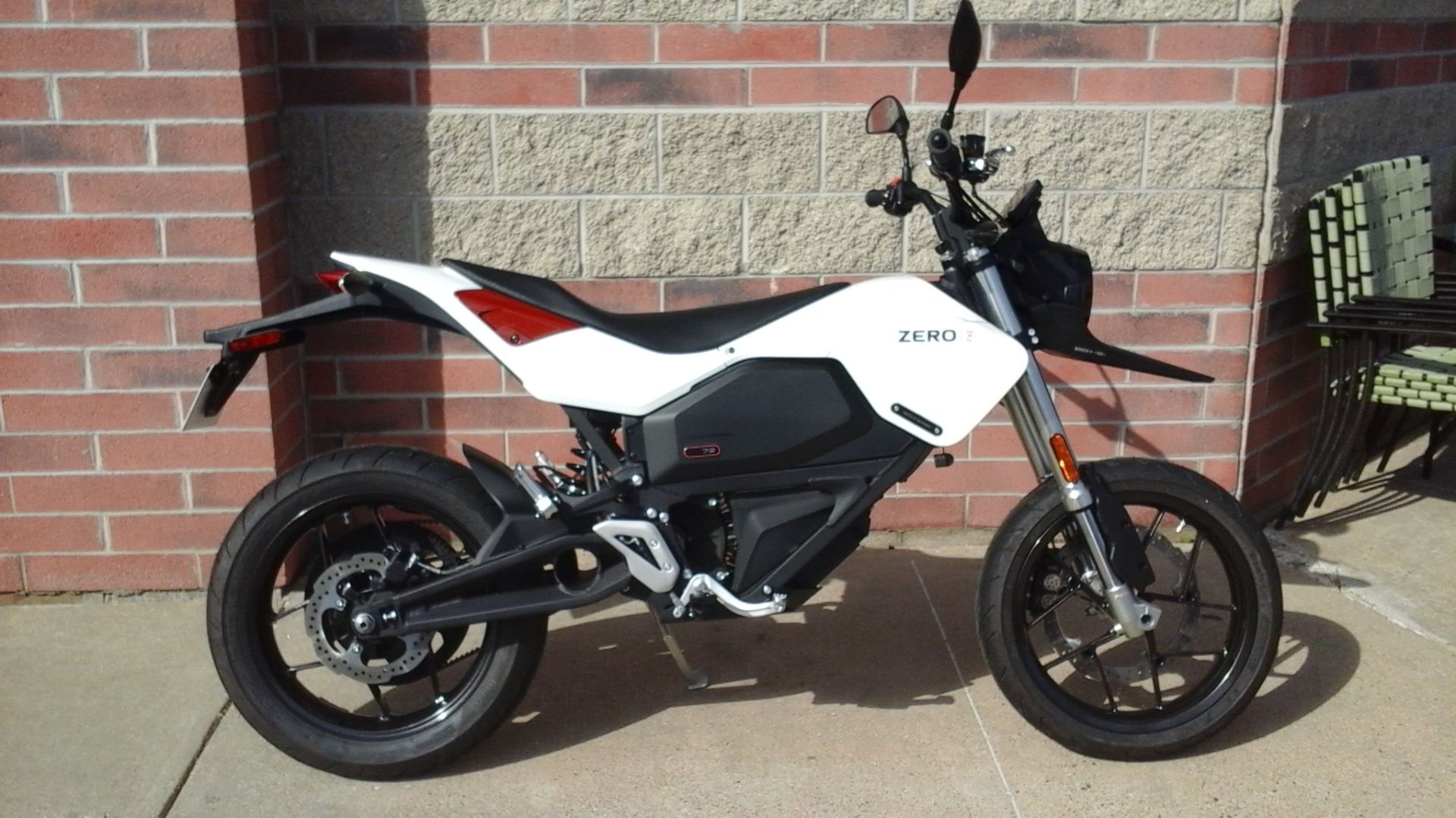 2024 Zero Motorcycles FXE in Muskego, WI