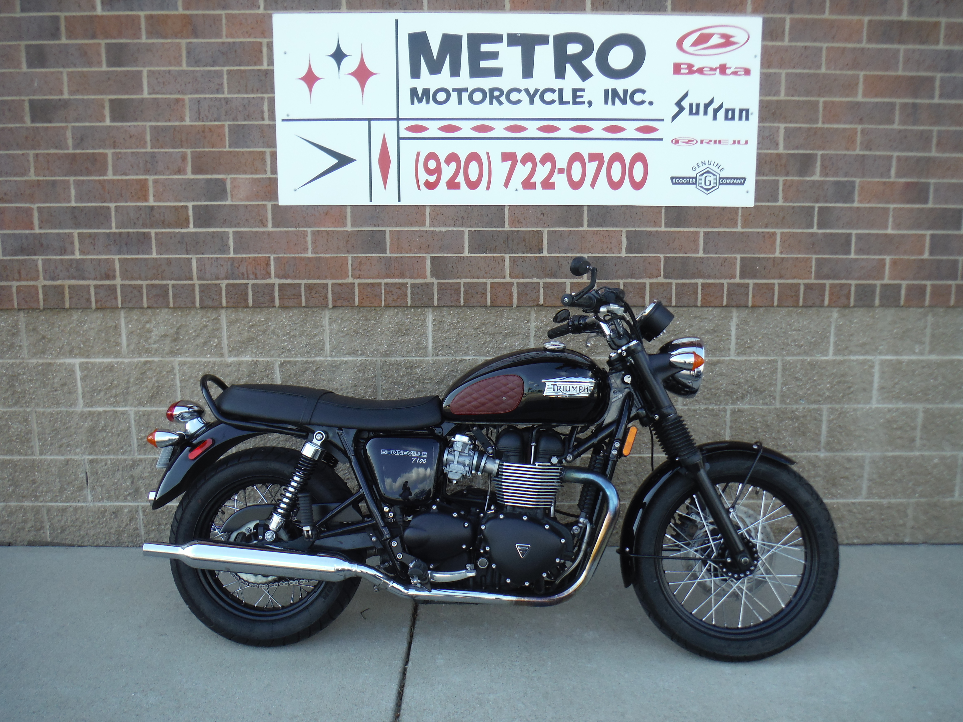 2016 Triumph BONNEVILLE T100 in Neenah, WI