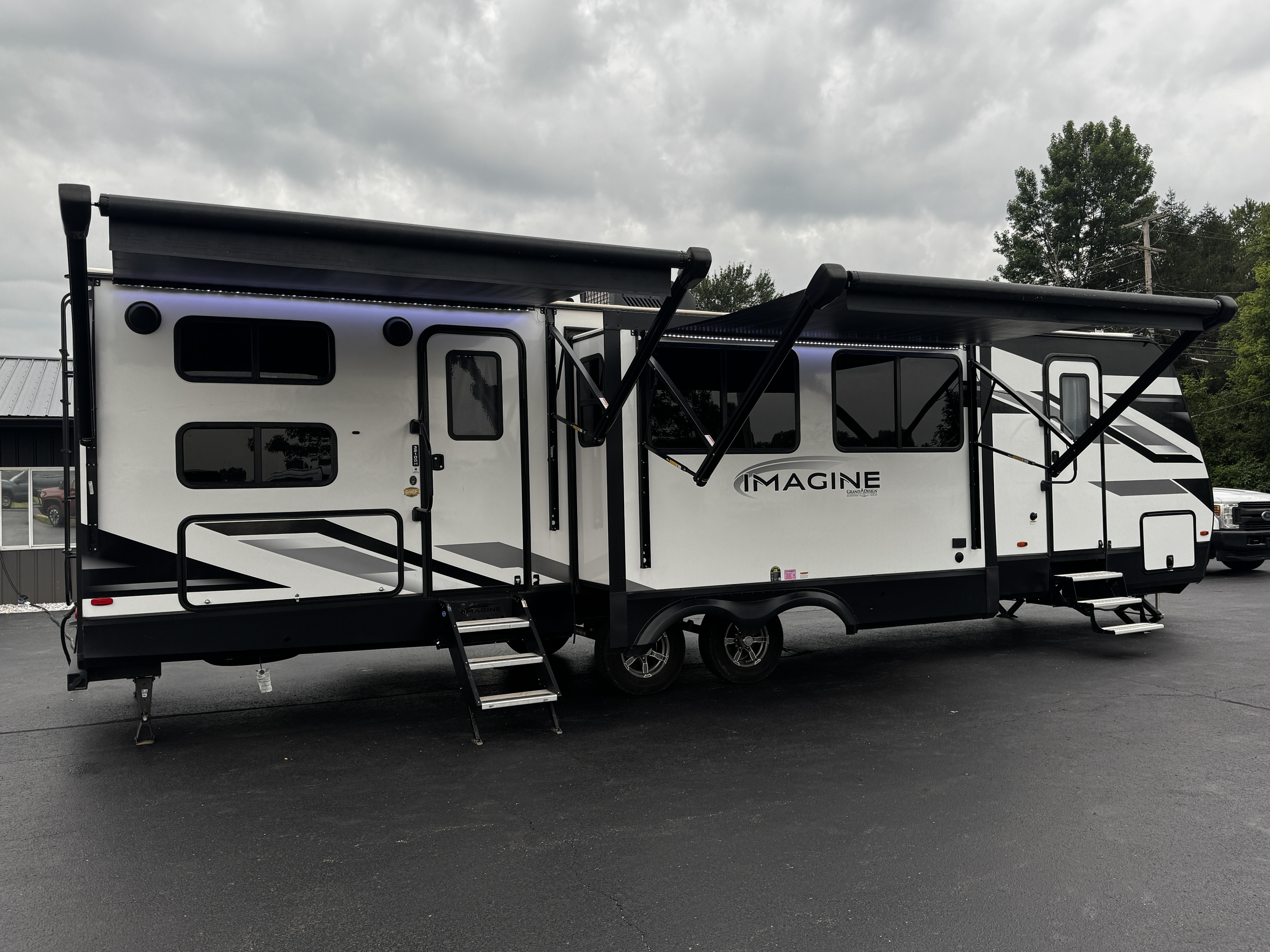 2023 Grand Design IMAGINE 3210BH RV
