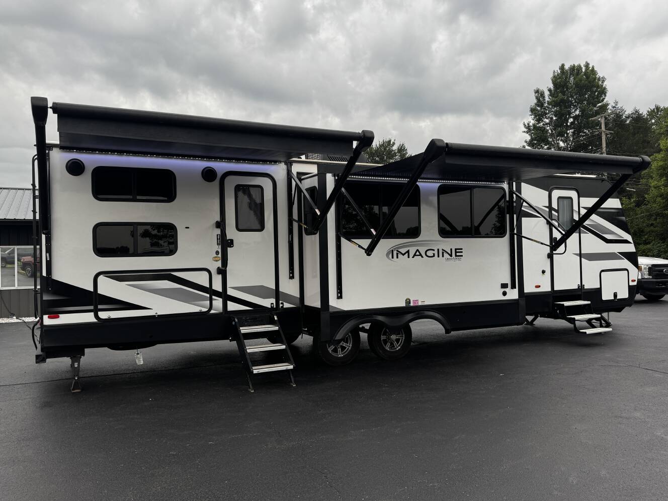 A photo of this 2023 Grand Design IMAGINE 3210BH