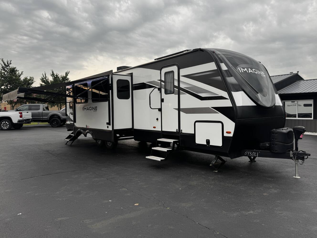 A photo of this 2023 Grand Design IMAGINE 3210BH