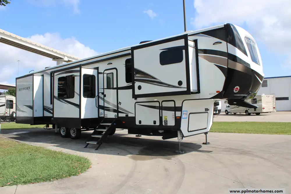 2020 Heartland Bighorn 3995FK in houston TX