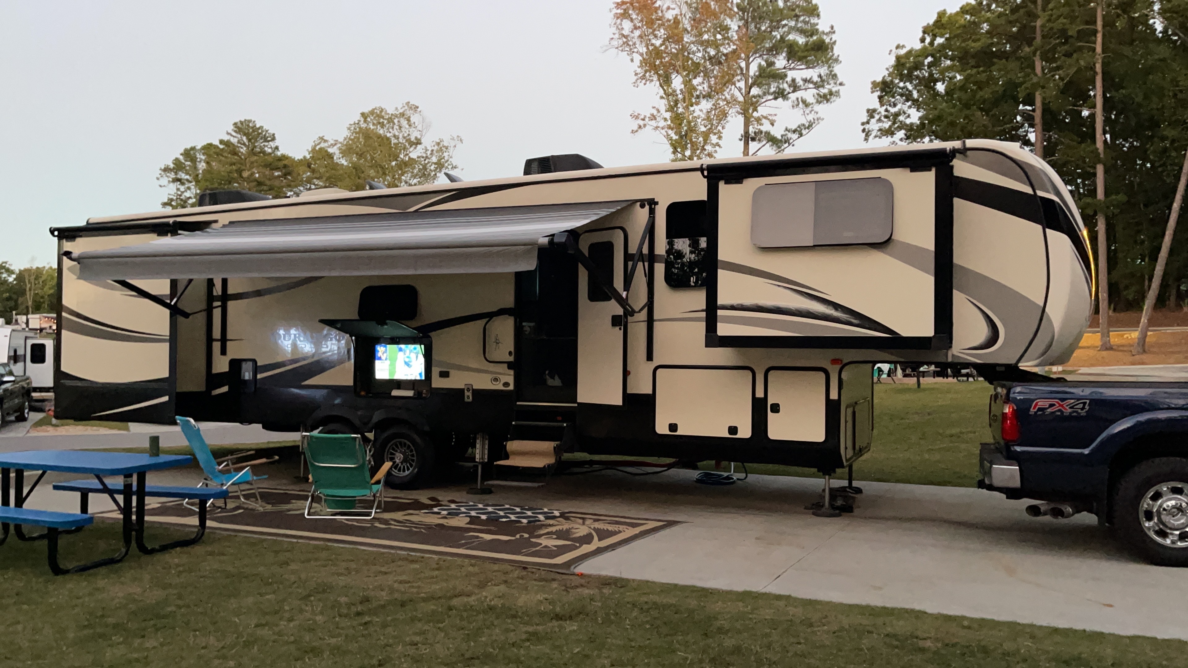2018 K-Z DURANGO GOLD G380FLF RV