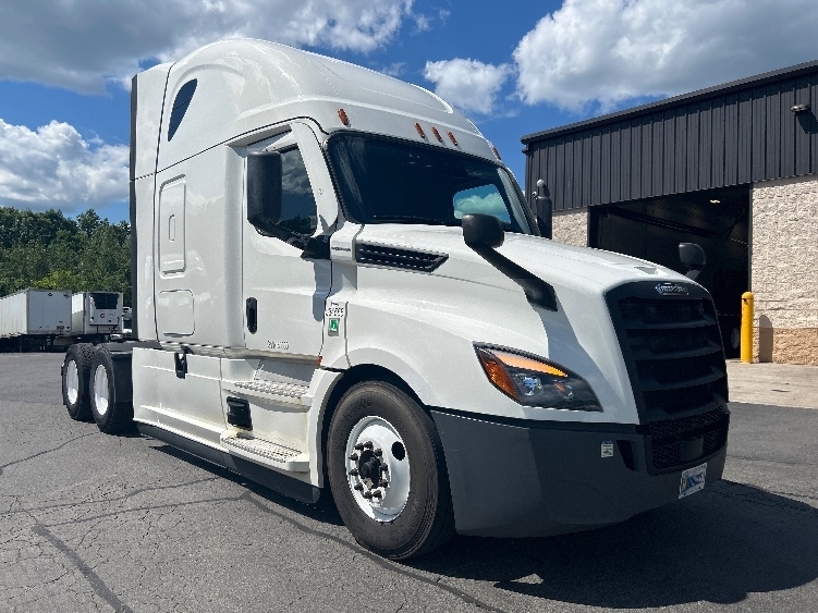 2021 FREIGHTLINER CASCADIA 126 in Jessup, PA