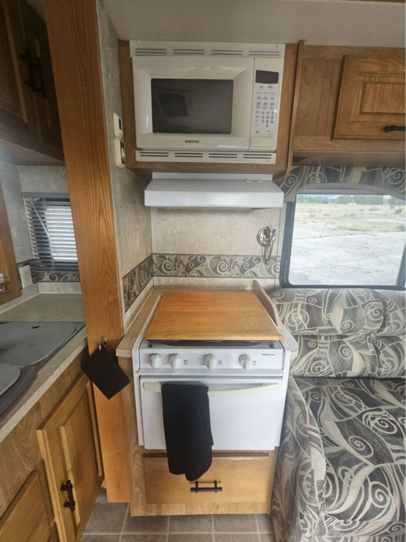 A photo of this 2006 Georgie Boy Maverick 310