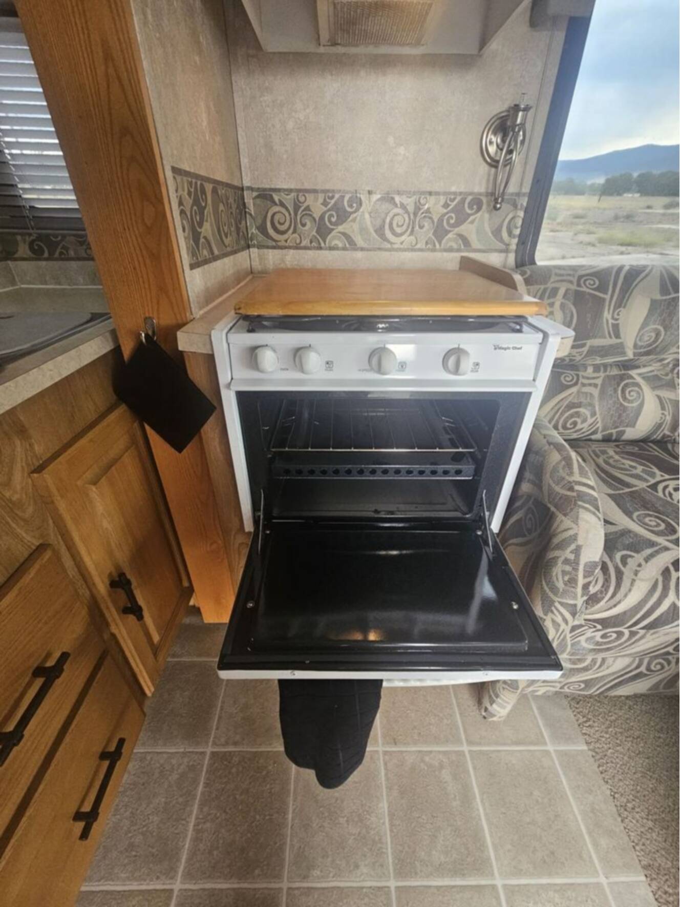 A photo of this 2006 Georgie Boy Maverick 310