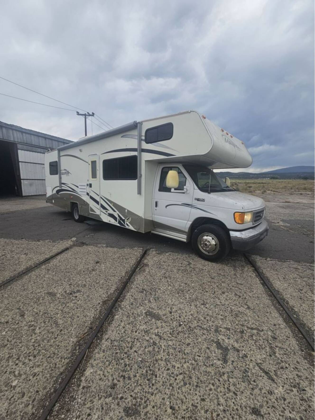 A photo of this 2006 Georgie Boy Maverick 310