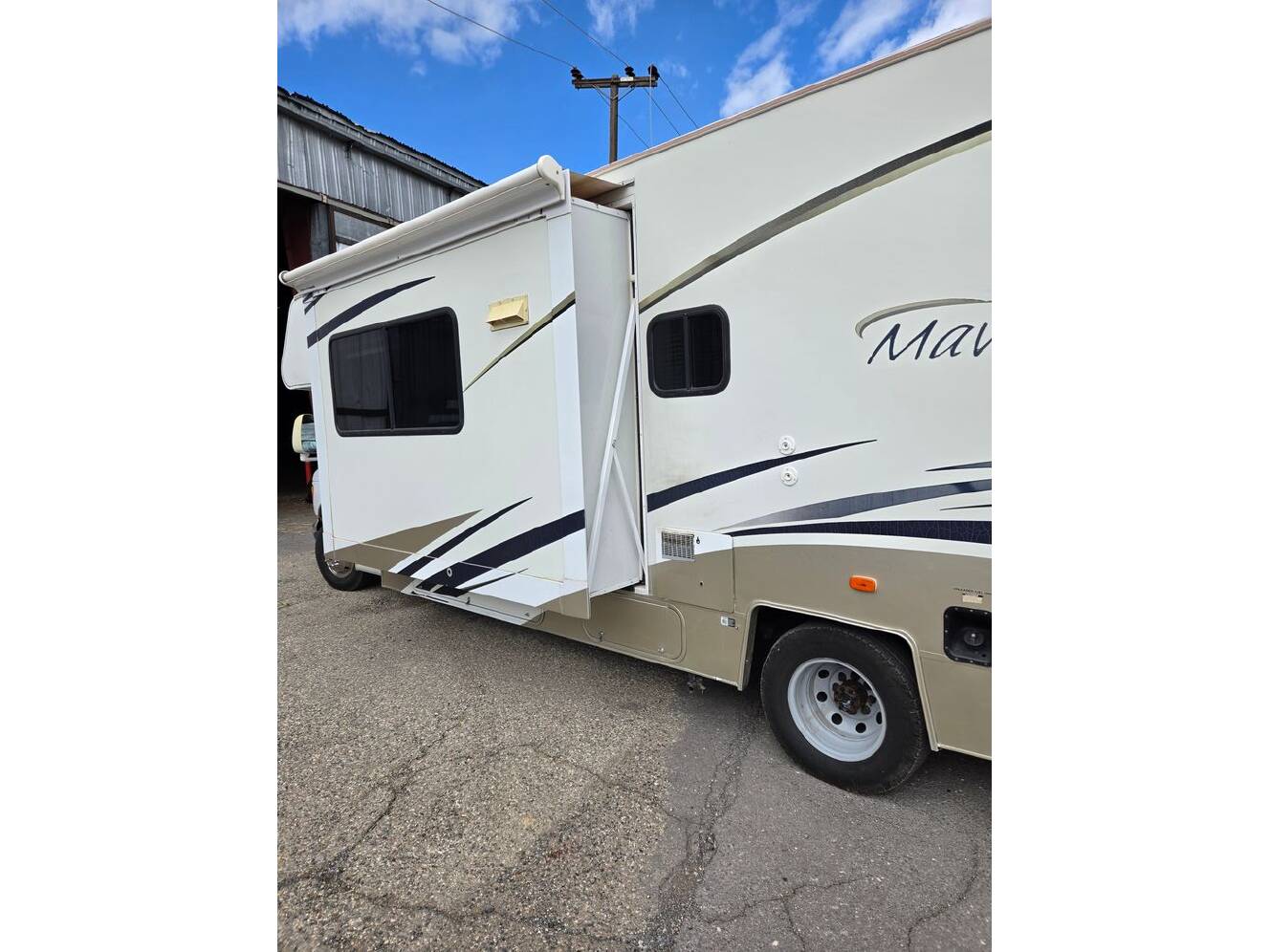 A photo of this 2006 Georgie Boy Maverick 310