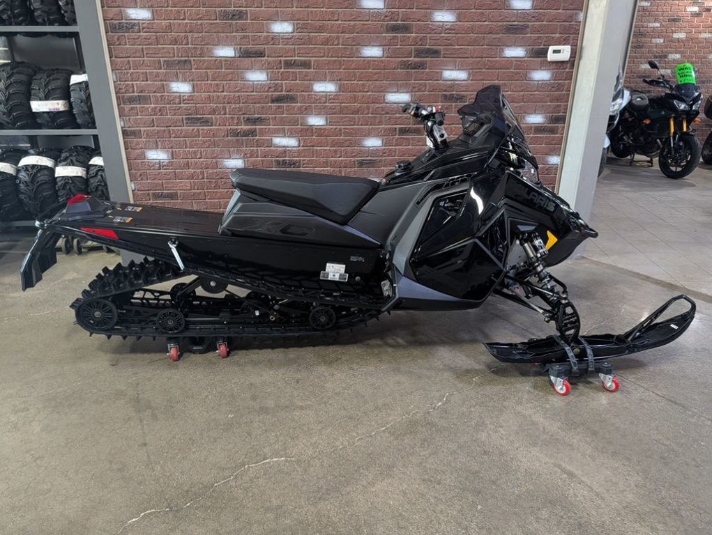 2027 Polaris  850 Switchback XC 146 1.6 Gloss Black 850 146 1.6 in dimondale MI