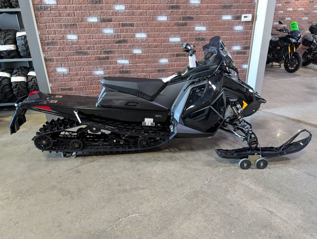 2027 Polaris  850 Switchback XC 146 1.6 Gloss Black 850 146 1.6 in dimondale MI