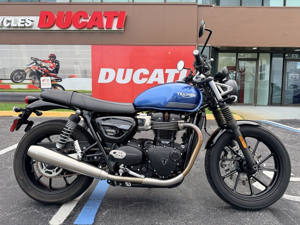 2022 Triumph Street Twin Cobalt Blue in Miami, FL