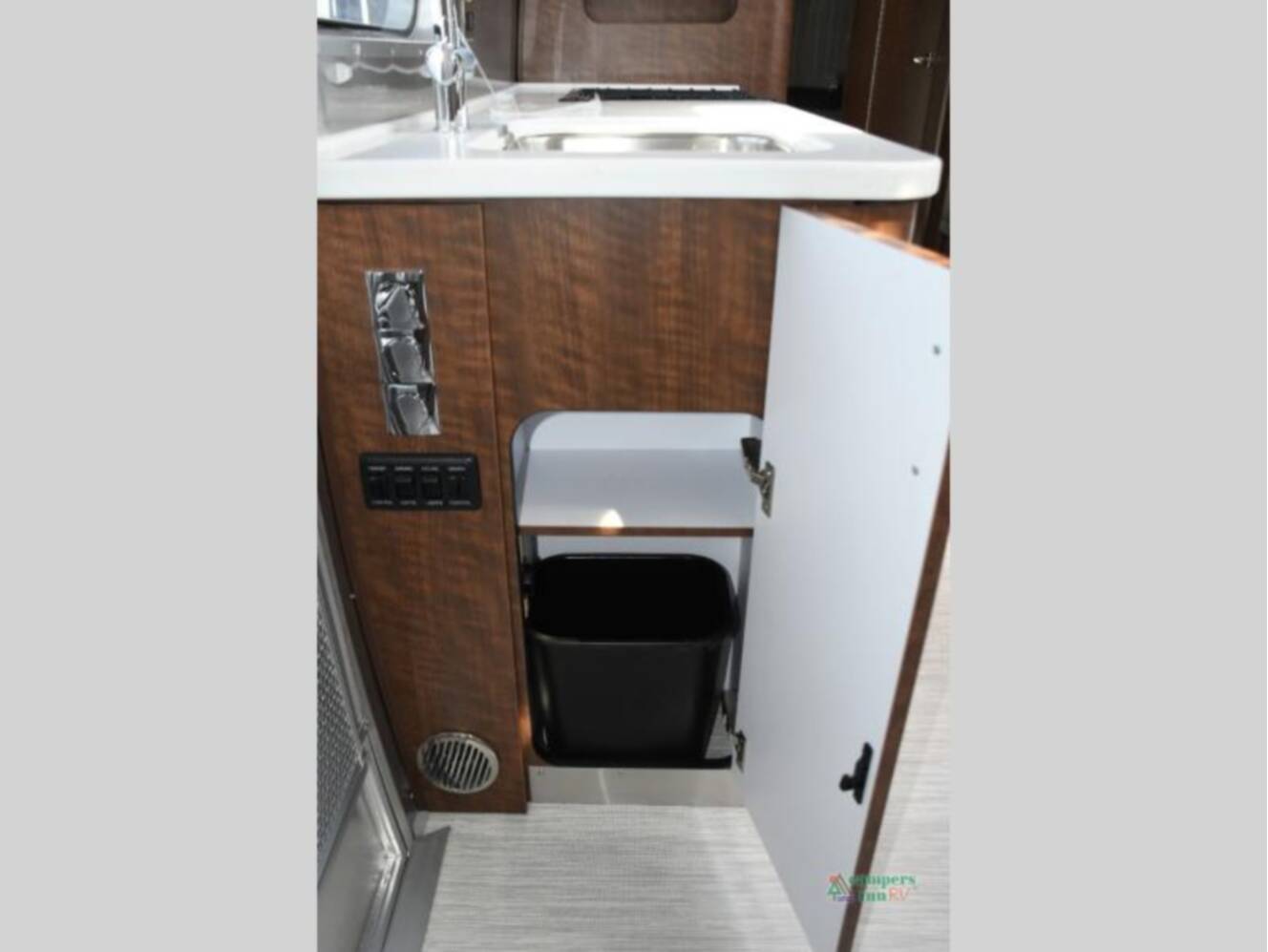 A photo of this 2026 Airstream Globetrotter 30RBT