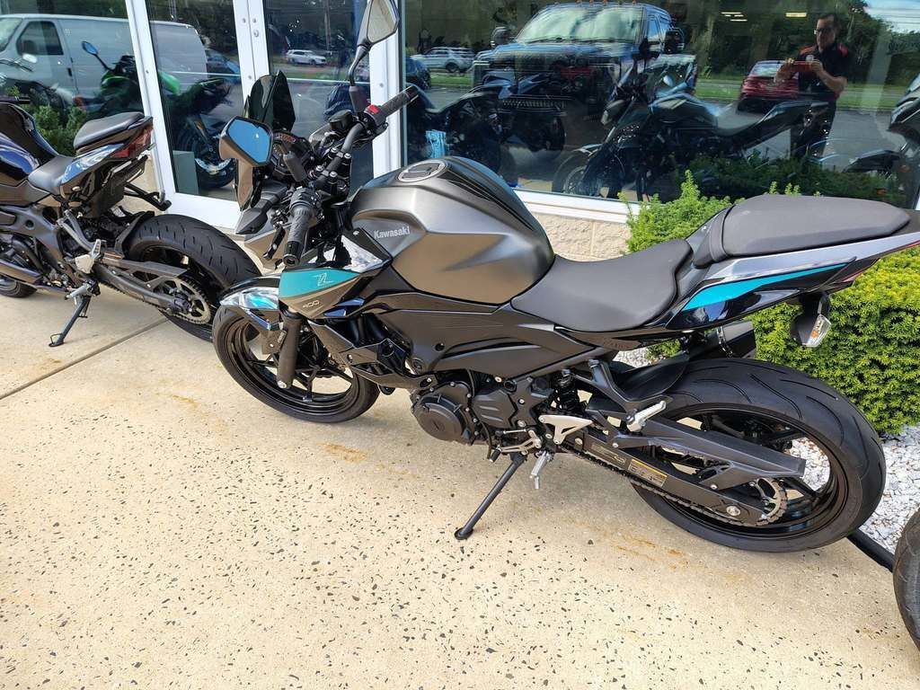 2023 Kawasaki Z400 ABS Black&Teal ABS in Millstone, NJ